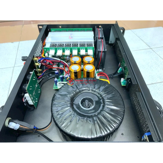 Đẩy 2 kênh GHS GT-2400 24 sò, 600w, nguồn tăng phô xuyến